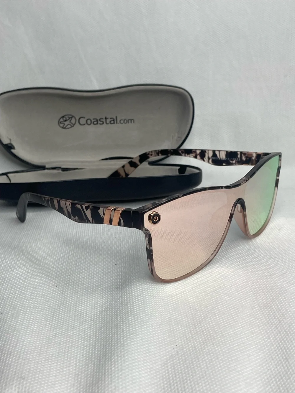BLENDERS Millenia X2 Sunglasses Lion Heart Clear Champagne Power Button Edition